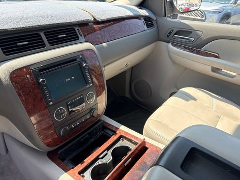 Used 2008 Chevrolet Tahoe LTZ w/ LTZ Preferred Equipment Group RWD image 18