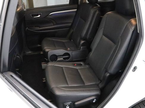 Used 2018 Toyota Highlander Limited Platinum AWD/4WD image 10