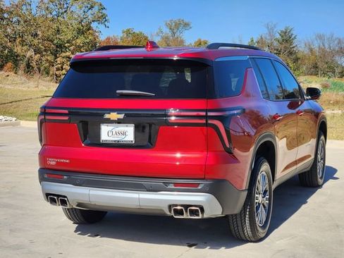 New 2025 Chevrolet Traverse LT w/ Driver Confidence Package FWD image 5