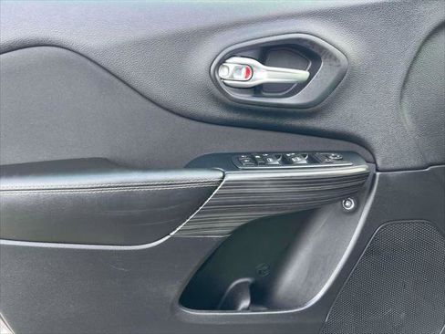 Used 2016 Jeep Cherokee Latitude image 15