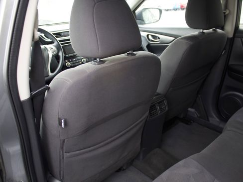 Used 2016 Nissan Rogue SV image 25