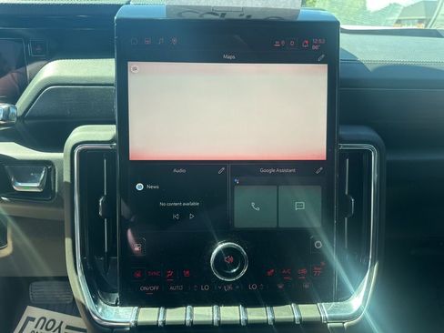Used 2025 GMC Yukon Denali w/ Denali Reserve Package AWD/4WD image 24