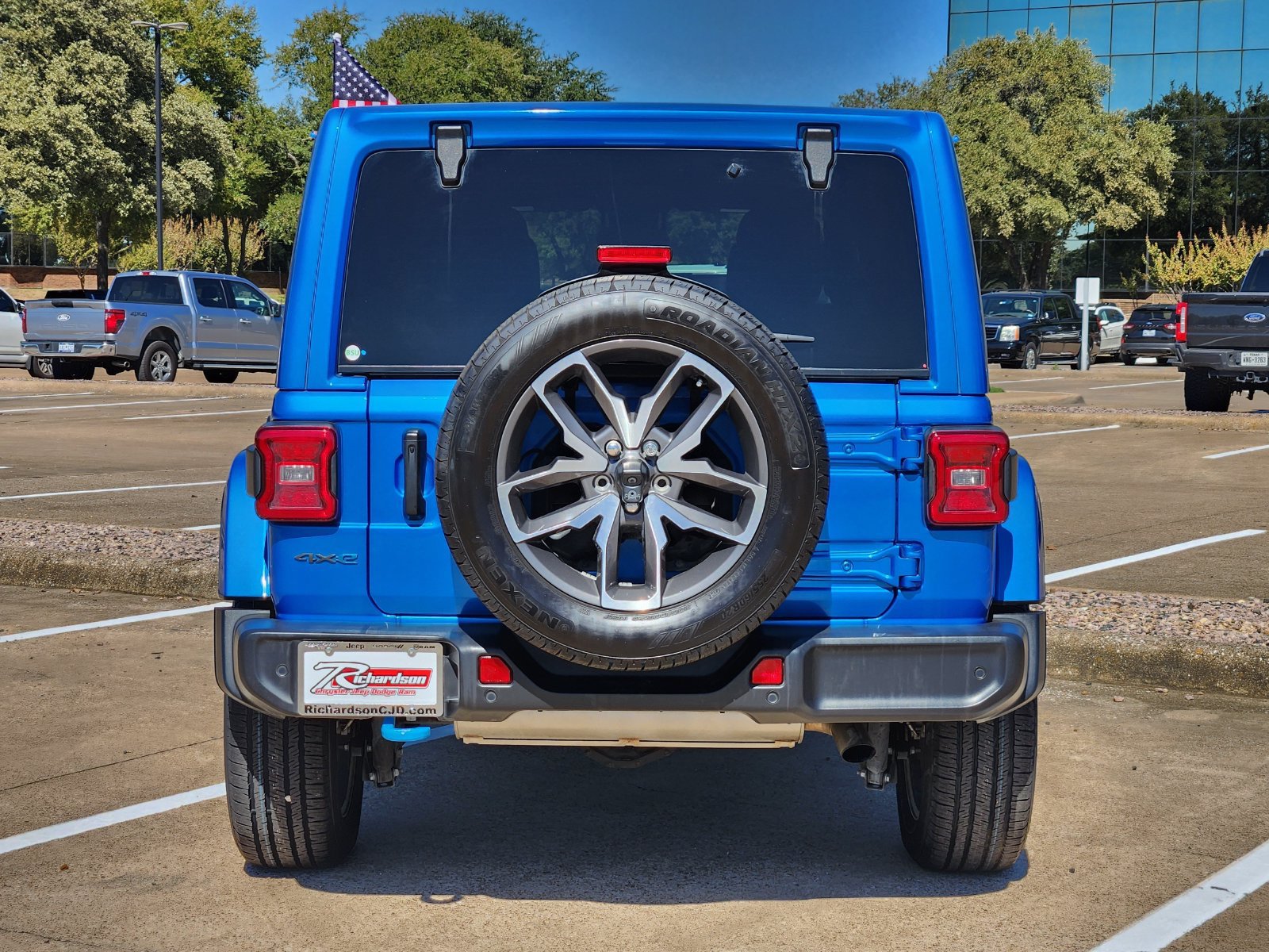 Used 2024 Jeep Wrangler Unlimited w/ Convenience Group AWD/4WD image 5