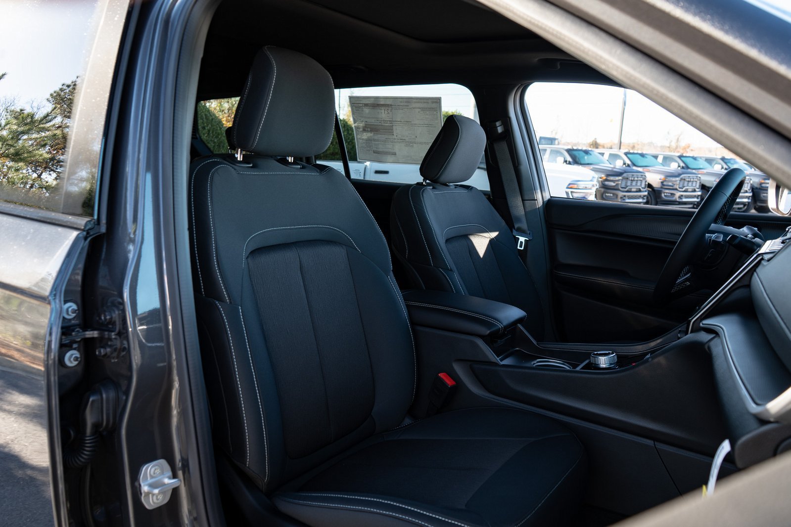 Used 2025 Jeep Grand Cherokee L Laredo RWD image 23