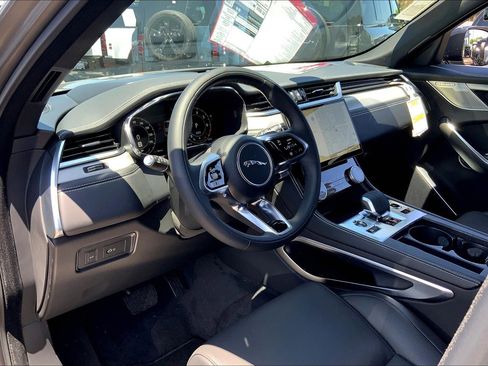 New 2026 Jaguar F-PACE R-Dynamic S image 9