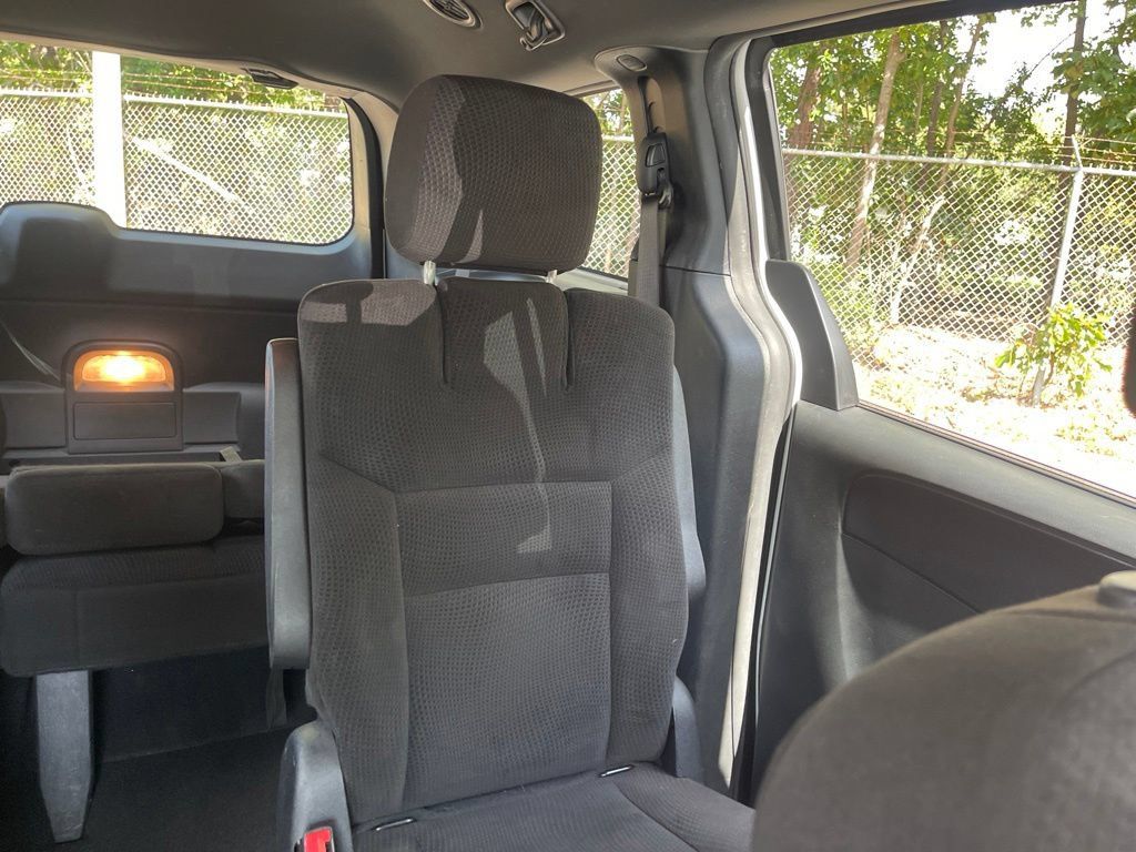Used 2017 Dodge Grand Caravan SE FWD image 13