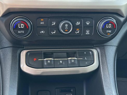 Used 2023 GMC Acadia Denali w/ Denali Ultimate Package FWD image 27