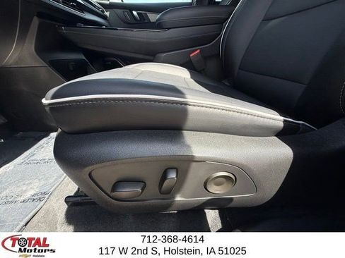 Used 2025 Buick Enclave Preferred AWD/4WD image 10