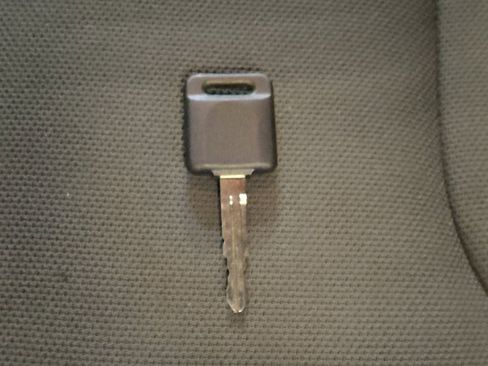 Used 2014 Nissan Frontier S image 32