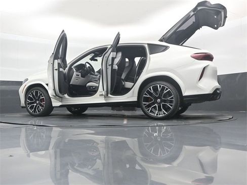 Used 2022 BMW X6 M Base w/ Competition Package image 54