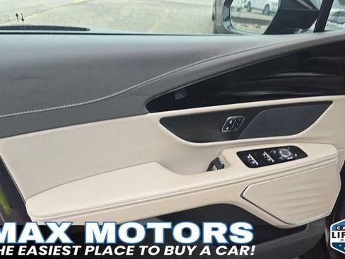 Used 2024 Lincoln Nautilus Premier AWD/4WD image 11