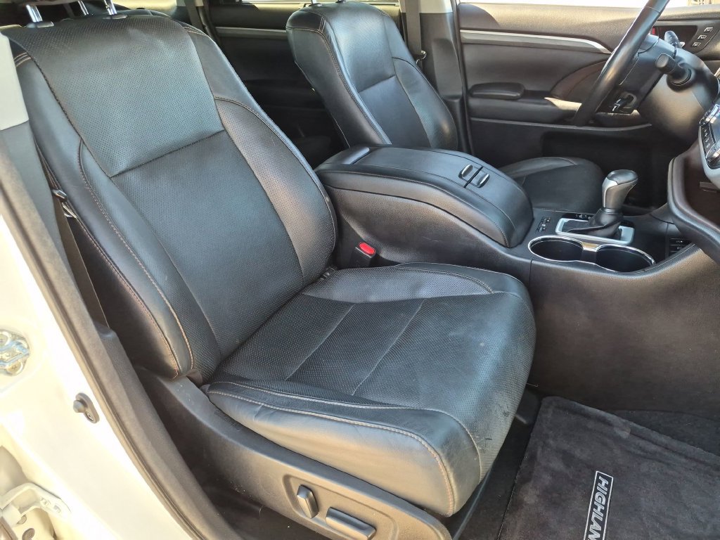 Used 2017 Toyota Highlander Limited AWD/4WD image 30