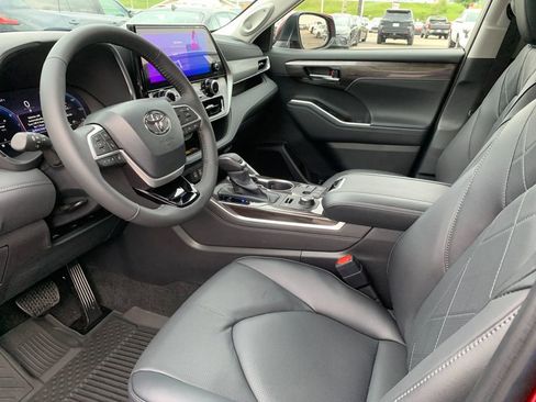 New 2026 Toyota Highlander Platinum AWD/4WD image 10