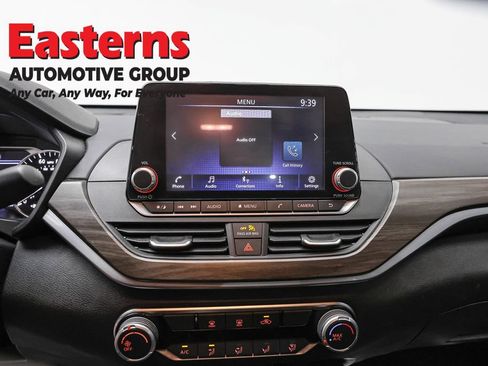 Used 2024 Nissan Altima 2.5 SV FWD image 12