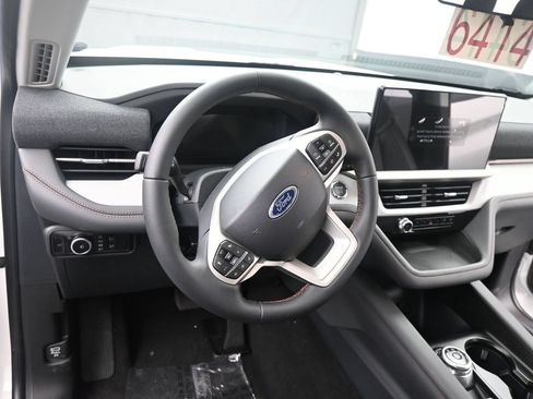 New 2026 Ford Explorer Active w/ Active Comfort Package RWD image 5