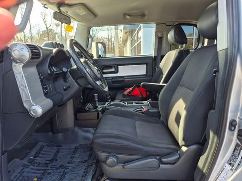 Used 2007 Toyota FJ Cruiser 4WD image 2