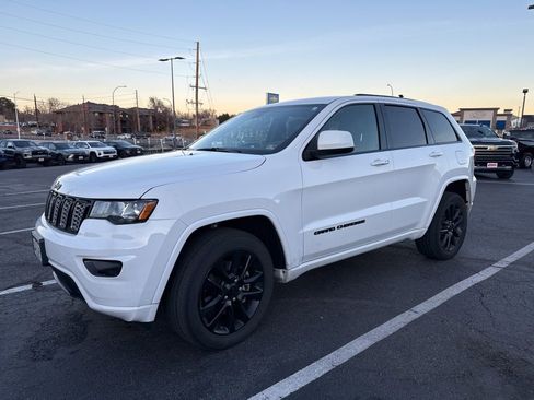 Used 2021 Jeep Grand Cherokee Laredo X image 31