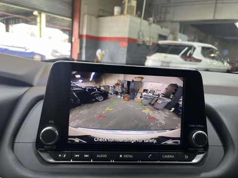 Used 2023 Nissan Rogue SV image 19