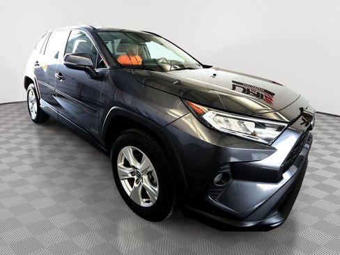 Used 2021 Toyota RAV4 XLE w/ Convenience Package FWD image 5