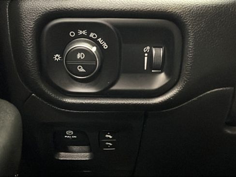 Used 2023 RAM 1500 Big Horn AWD/4WD image 17