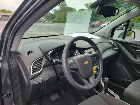 Used 2019 Chevrolet Trax LS FWD image 23
