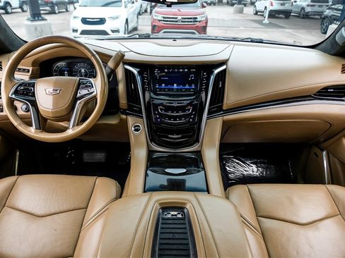 Used 2019 Cadillac Escalade Platinum image 11