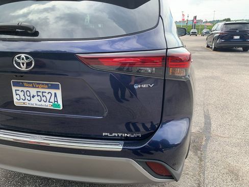 Used 2025 Toyota Highlander Platinum AWD/4WD image 30