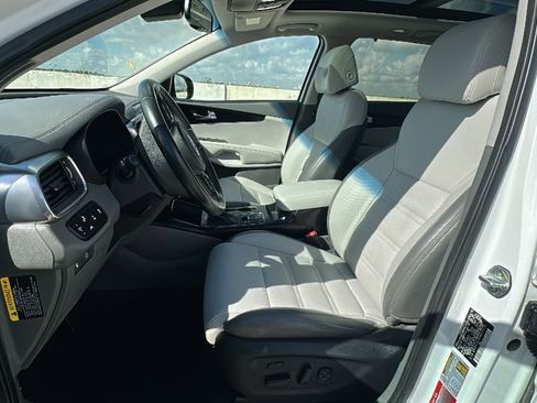 Used 2017 Kia Sorento SX image 4