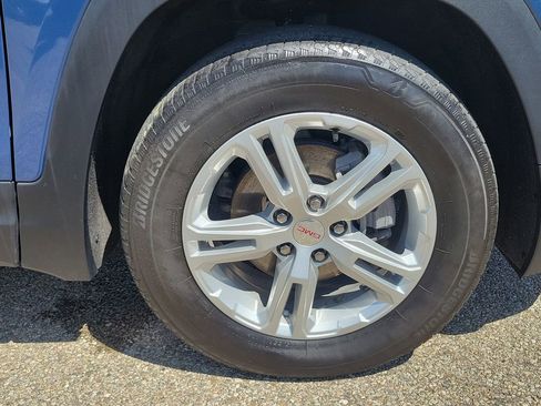 Used 2024 GMC Terrain SLE AWD/4WD image 5