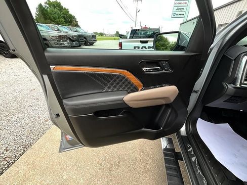 Used 2024 GMC Canyon Denali AWD/4WD image 12
