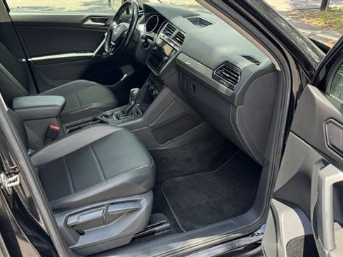 Used 2018 Volkswagen Tiguan SE w/ 3rd Row Seat Package AWD/4WD image 7