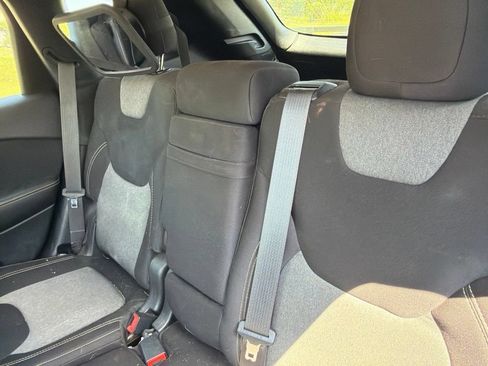 Used 2014 Jeep Cherokee Latitude FWD image 16
