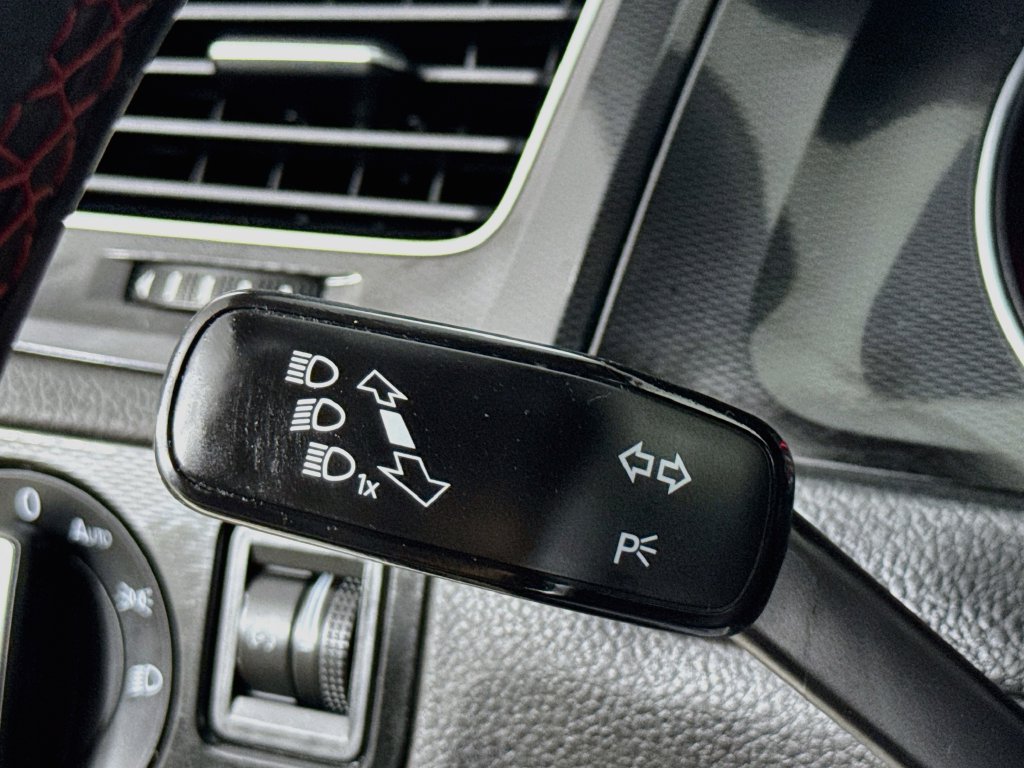 Used 2015 Volkswagen GTI SE FWD image 13