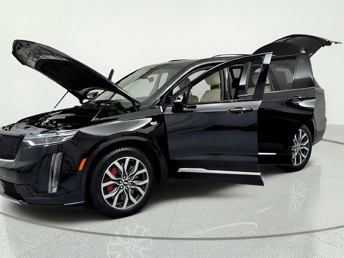 Certified 2023 Cadillac XT6 Sport w/ Technology Package AWD/4WD image 9