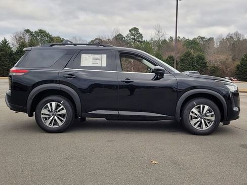 New 2026 Nissan Pathfinder SL AWD/4WD image 2
