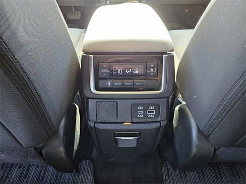 Used 2024 Subaru Ascent Premium w/ Convenience Package image 10