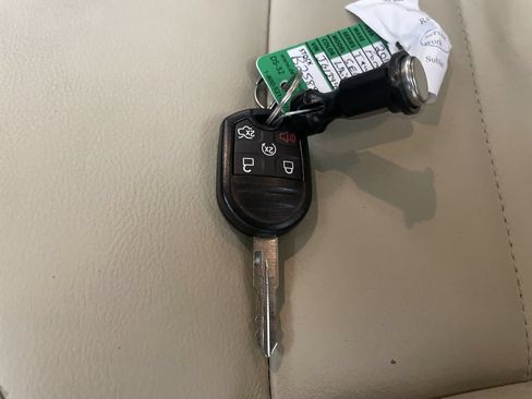 Used 2018 Ford Taurus SEL FWD image 26