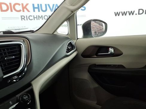 Used 2023 Chrysler Voyager LX FWD image 22
