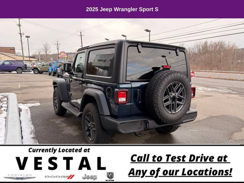 Used 2025 Jeep Wrangler Sport AWD/4WD image 8