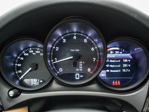 Certified 2025 Porsche Macan AWD/4WD image 28