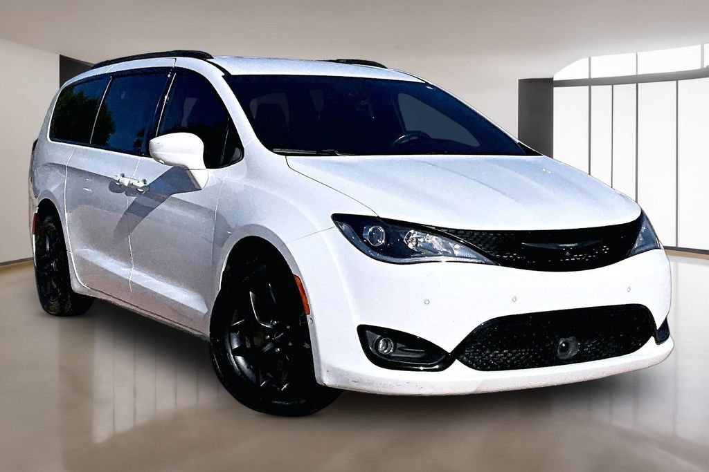 Used 2020 Chrysler Pacifica Touring-L Plus w/ Advanced Safetytec Group FWD image 11