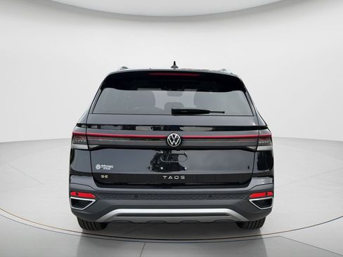 New 2026 Volkswagen Taos SE FWD image 6