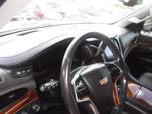 Used 2015 Cadillac Escalade Premium AWD/4WD image 24