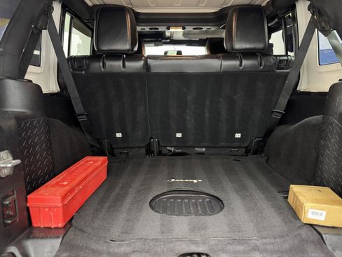 Used 2016 Jeep Wrangler Unlimited Sahara image 21