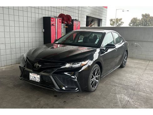 Used 2024 Toyota Camry SE w/ Blackout Package (TMS) FWD image 2