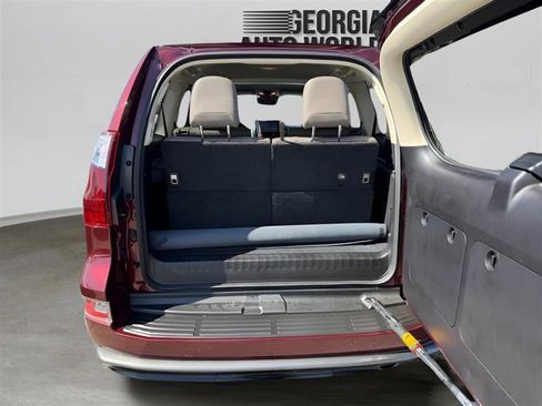 Used 2022 Lexus GX 460 Premium w/ Accessory Package image 38