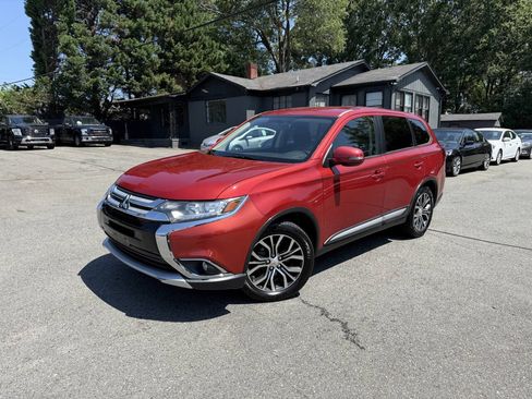 Used 2016 Mitsubishi Outlander SE FWD image 1