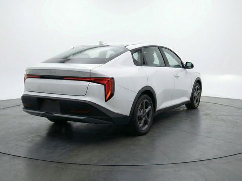 Used 2025 Kia K4 LXS FWD image 9