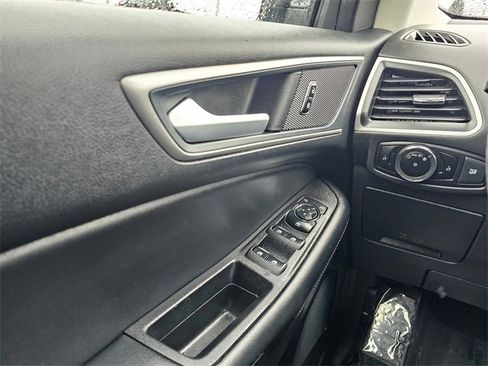 Used 2024 Ford Edge SEL image 29