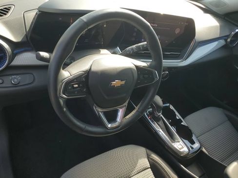 Certified 2024 Chevrolet Trax LT w/ Driver Confidence Package FWD image 17
